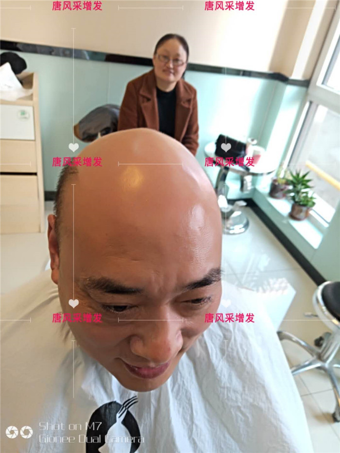 以假亂真的高級假發(fā) \
