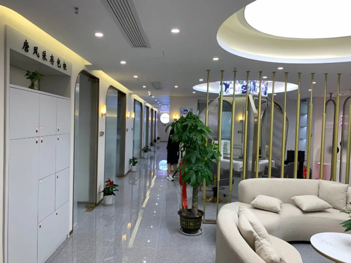 唐風(fēng)采云尚國際時尚中心店 \